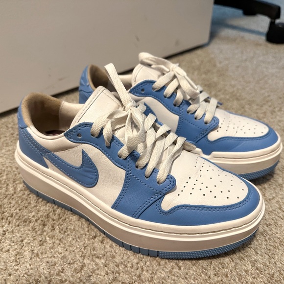 Nike Air Jordan 1 - Picture 2 of 4